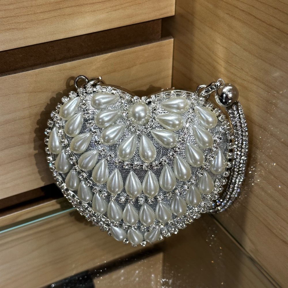 Elegant Silver and White Pearls Heart-Shaped Clutch